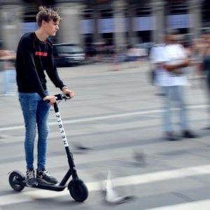 Il centrodestra contro l'equiparazione monopattini-biciclette