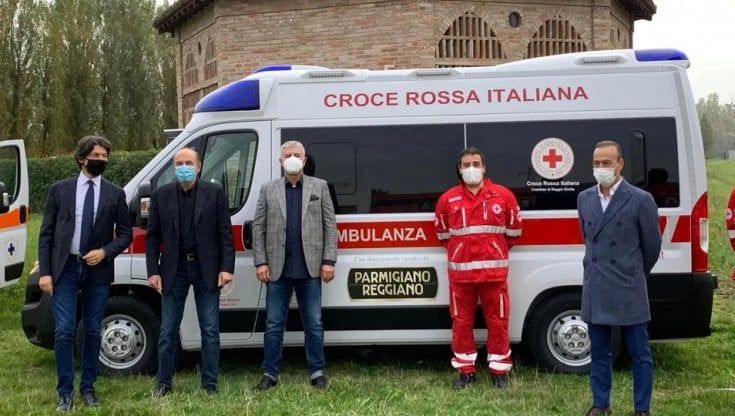 Dal Consorzio del Parmigiano nuove ambulanze per il contrasto all'epidemia 