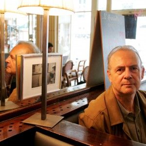 Modiano: "Ho bisogno della lentezza, per questo scrivo a mano"