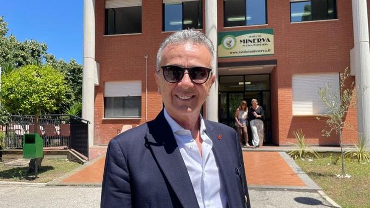 Inghilterra, Here comes the sun. Delirio Vannacci, si offre Pupo
