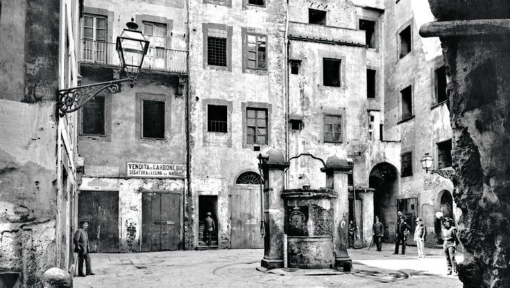 Quella fonte, ultimo ricordo del vecchio Ghetto, la stampa in regalo col giornale il 4 maggio
