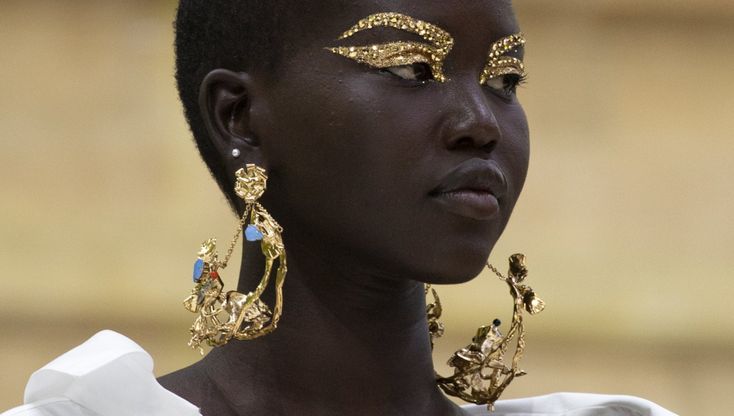 L'oro in versione summer per moda e bellezza