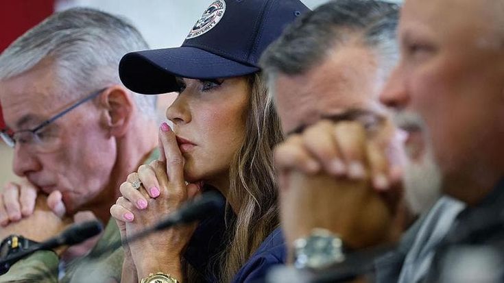 Sparatoria in Pennsylvania, tre poliziotti uccisi. Noem: “La violenza deve finire”
