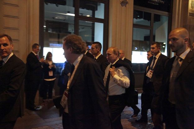 Asem, Putin in ritardo a cena di gala. Incontri con Merkel e Napolitano