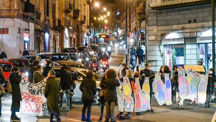 Scuole chiuse in Campania, appello a Zingaretti: "Intervenga, seri danni per i bimbi"