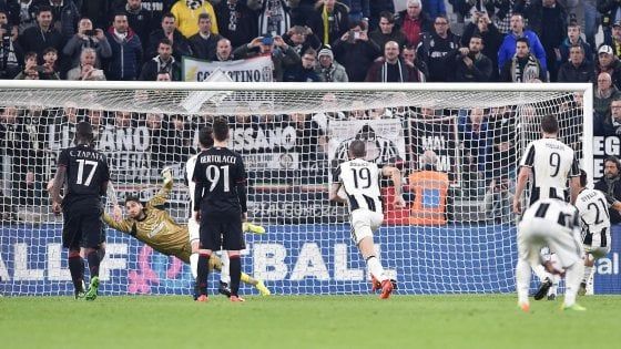 Juventus-Milan 2-1: Dybala su rigore al 96', rossoneri furiosi
