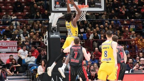 Basket, Eurolega: brusca frenata di Milano nella corsa playoff, Berlino passa al Forum