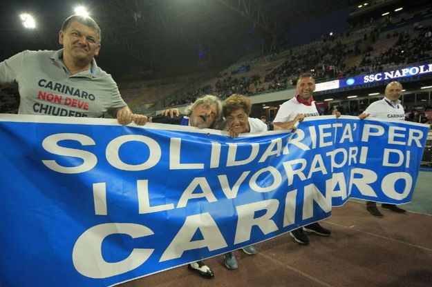 Il presidente della Sampdoria con i lavoratori della Indesit prima della partita