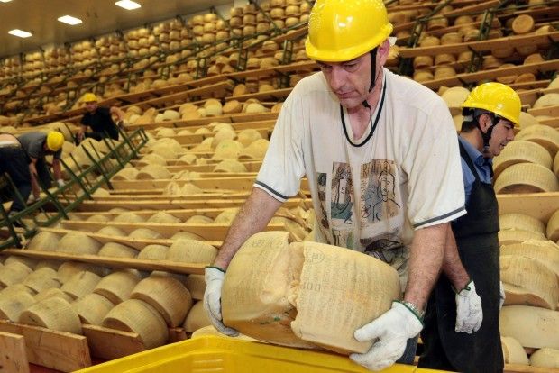 In vendita il parmigiano "terremotato"