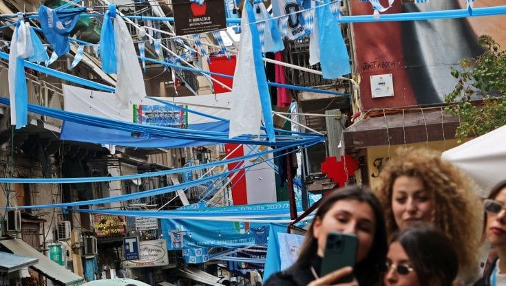 Aspettando la festa. Lo scudetto a Napoli è già un business