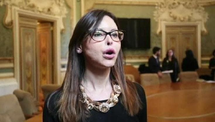 Lucia Annibali alle ragazze: "Denunciate gli episodi di violenza"