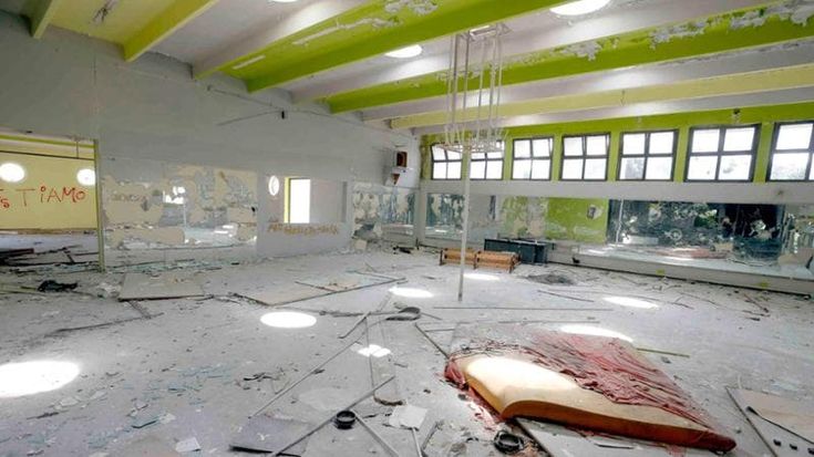 Stupro di Caivano, cugine di 10 e 12 anni picchiate e violentate da mesi: in azione più di sette ragazzi, filmavano tutto