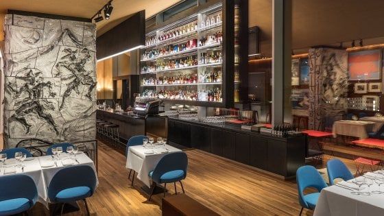 Il fascino discreto della torre dove la cucina flirta con la moda