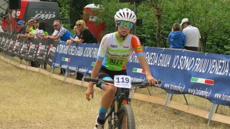 Adele Cobelli muore in Trentino a 14 anni: è stata sbalzata da un’auto mentre si allenava in bici