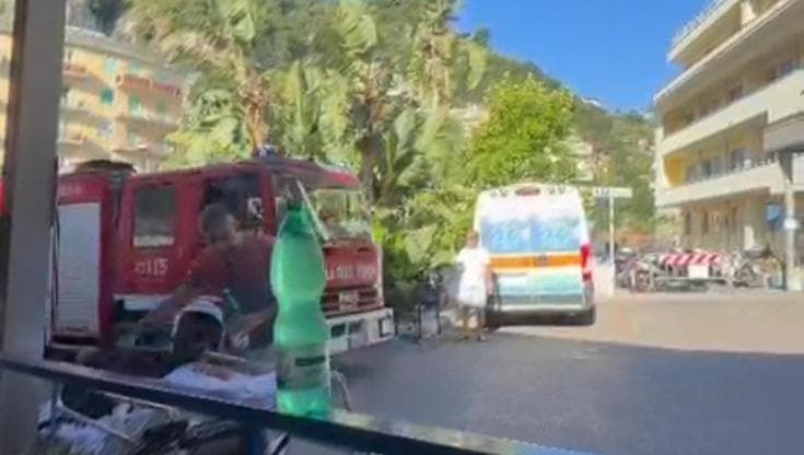 Sorrento, incendio in ospedale: evacuato il pronto soccorso. Pazienti sulle barelle all'aperto