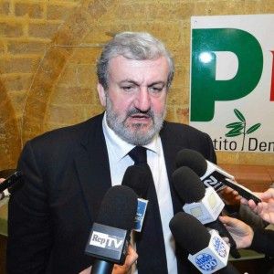 Emiliano avverte i suoi: "Siamo avanti di dieci punti ma guai a rilassarsi"