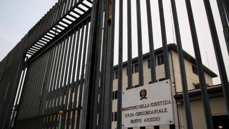 Corruzione nel carcere di Busto Arsizio, sette arresti: per 3 mila euro il funzionario concedeva permessi premio