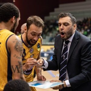 Basket, coach Galbiati: " A Pesaro per una battaglia: poi ce ne saranno altre 15" 