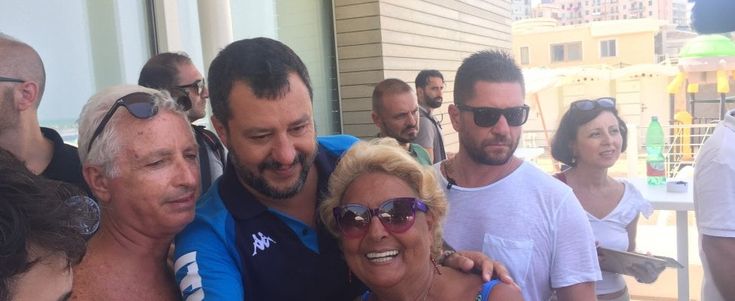 Crisi di governo, Salvini promette: "Il prossimo governo farà la flat tax. E se l'Europa dice no, la faremo stesso"