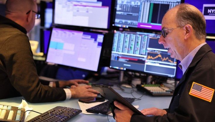 Le Borse di oggi, 27 gennaio. Mercati ottimisti sulla crescita, la Ue chiude in cauto rialzo. Milano la migliore