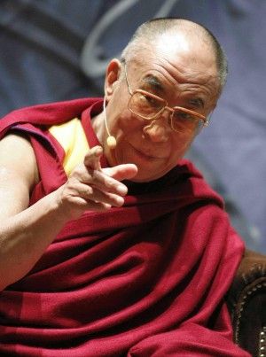 Il Dalai Lama in visita<br />ai terremotati di Mirandola