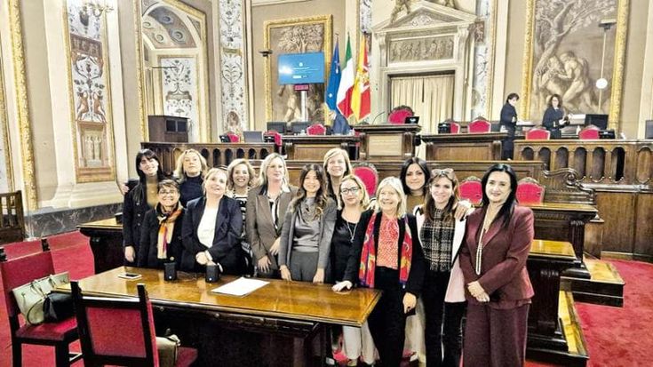 Il flash mob delle deputate per difendere la norma sulle donne in giunta