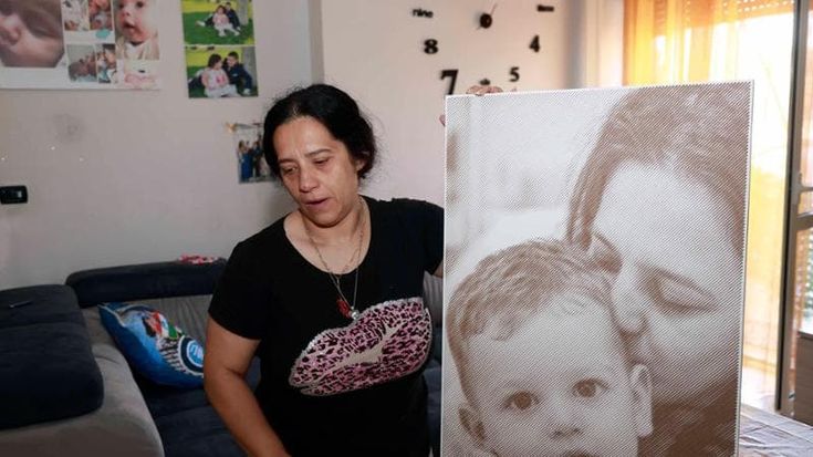“La mia vita senza Domenico: vado da lui ogni giorno ci parlo, lo bacio e piango”