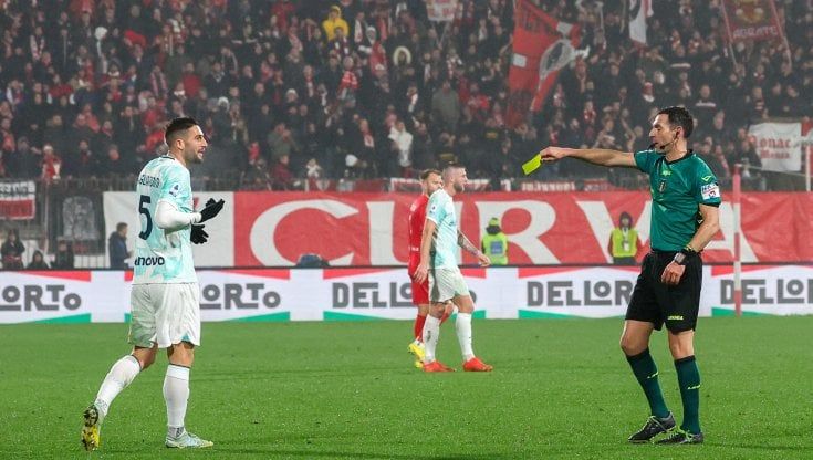 L'arbitro Sacchi fermato per un turno dopo gli errori in Monza-Inter