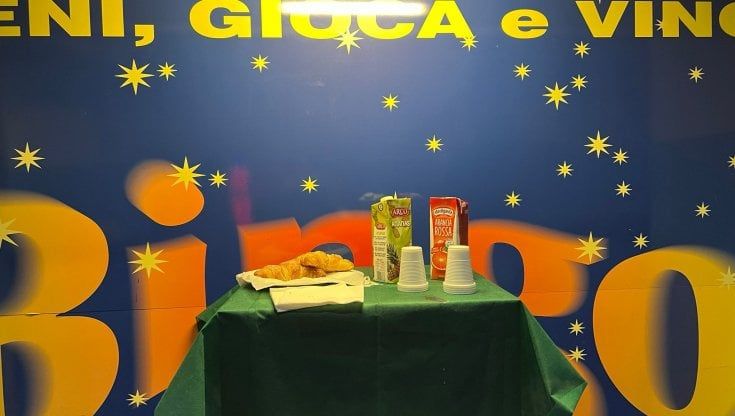 Genova, colazione gratis e cena a 1 euro, così il Bingo attira la clientela di quelli che "Gioco per pagare i debiti"