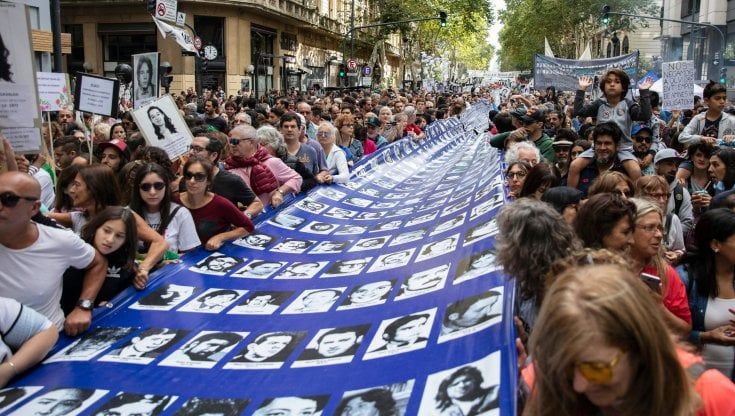 Argentina, lo scandalo dei 10mila bambini rubati scoperto grazie alle nonne di Plaza de Mayo