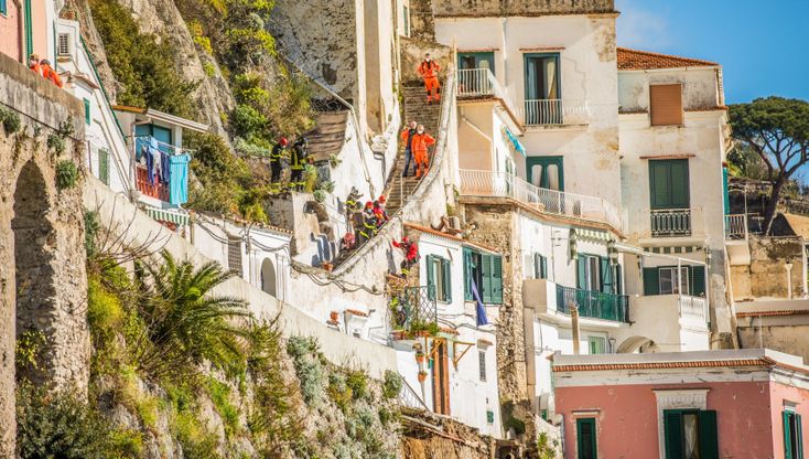 Maltempo: frana ad Amalfi, costiera isolata 