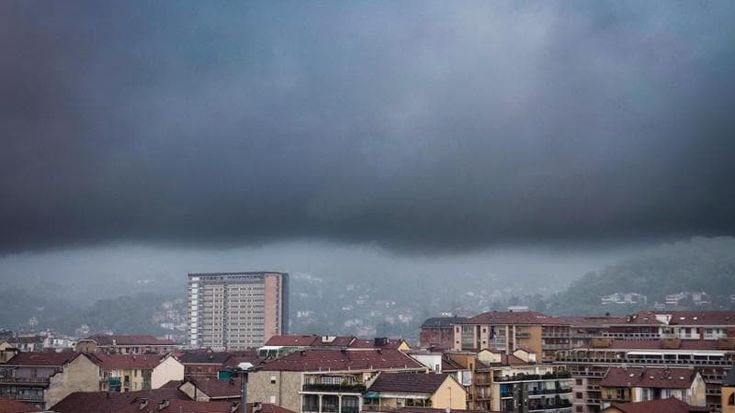 Previsioni meteo, settimana all’insegna delle piogge. Tanta neve sulle Alpi. Lo Scirocco fa schizzare le temperature