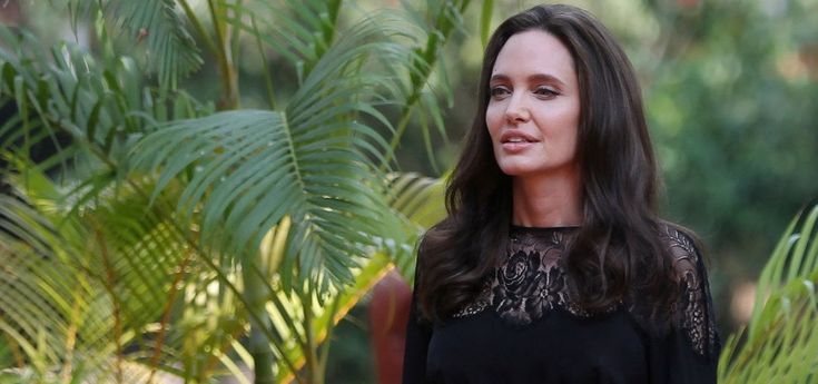 Angelina Jolie parla del suo divorzio: "Saremo sempre una famiglia"