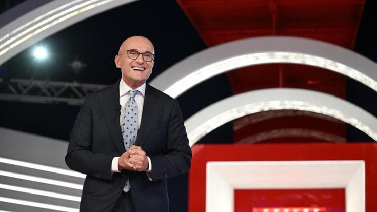 Alfonso Signorini: “Ferito dagli amici più che dalla gogna. Non mi vergogno di niente”