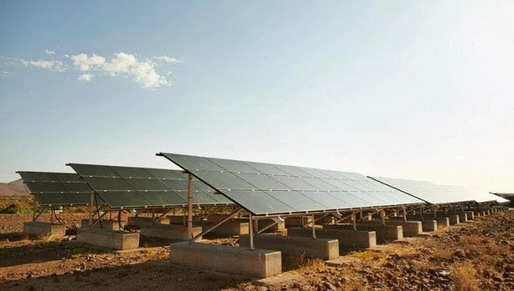 Energia, gli italiani scelgono sole, vento e acqua per il futuro rinnovabile