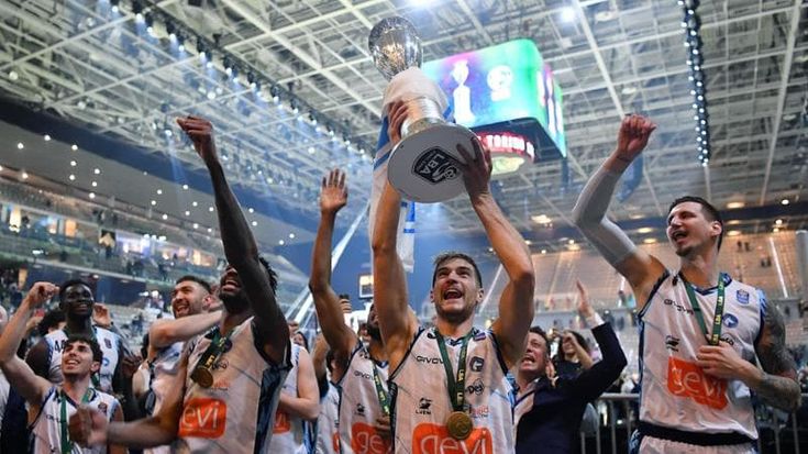 La tripla di Pullen, l’mvp Sokolowski e la lucidità di coach Milicic: così Napoli ha stupito tutti e si è presa la coppa Italia di basket
