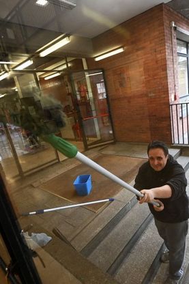 Coronavirus, via alla "sanificazione" nelle scuole torinesi senza sapere quando si riaprirà
