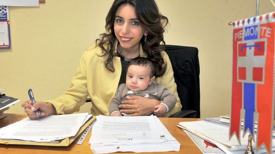 Regione Piemonte: allattamento "proibito" in aula per la consigliera neomamma
