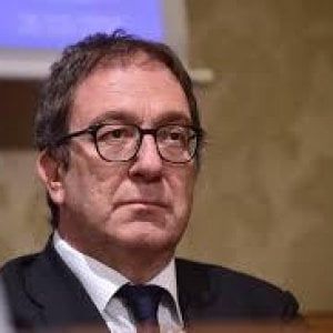Astorre (Pd), lode a Casapound: "Dovremmo imitare il loro modo di stare in mezzo alla gente". Bufera nel partito