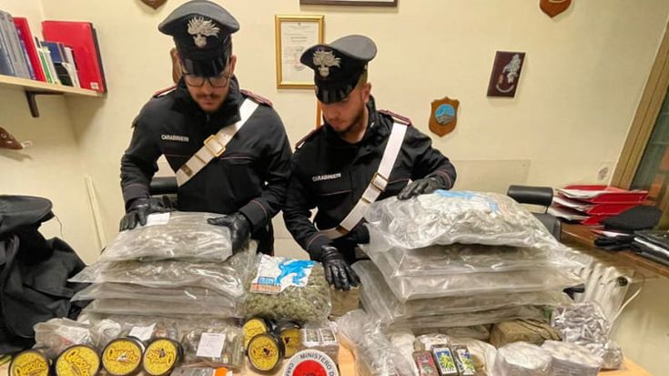 Arrestati i nuovi narcos di Ostia, trasportavano 32 chili di droga sull’auto a noleggio