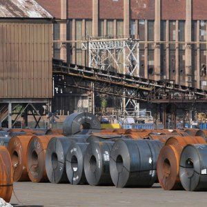 Produzione industriale, battuta d'arresto in agosto