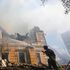 Terrore in pieno giorno a Kiev, in fumo l’Accademia delle Scienze dopo un bombardamento russo