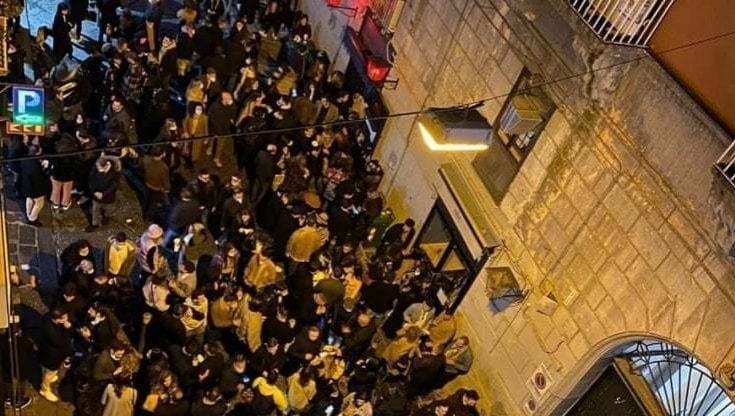 Movida, niente stretta: tutto rinviato. I residenti di Chiaia: "È una follia"