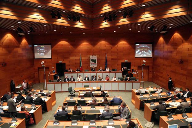 Regione, rimborsi per taxi e auto bluil record del Pdl: 277mila euro