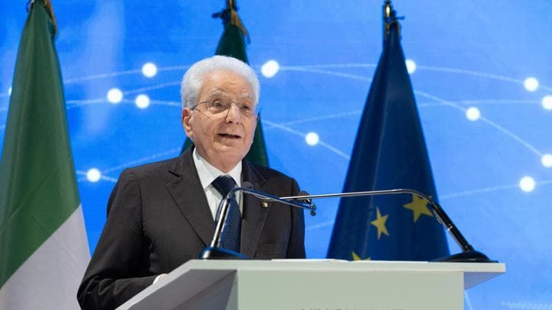 L’allarme di Mattarella sull’IA:

“Big tech private sopra gli Stati”