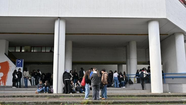 Esami di Medicina, la rabbia di Giada: “Squillavano gli smartphone, irregolarità davanti agli occhi”