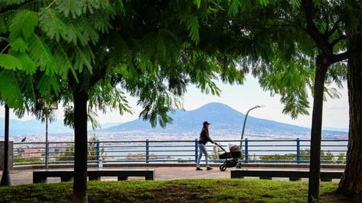 Emergenza verde a Napoli, il Comune: “In arrivo 800 giardinieri”