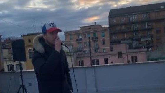 Roma, Manuele il cantante dei terrazzi di Torpignattara
