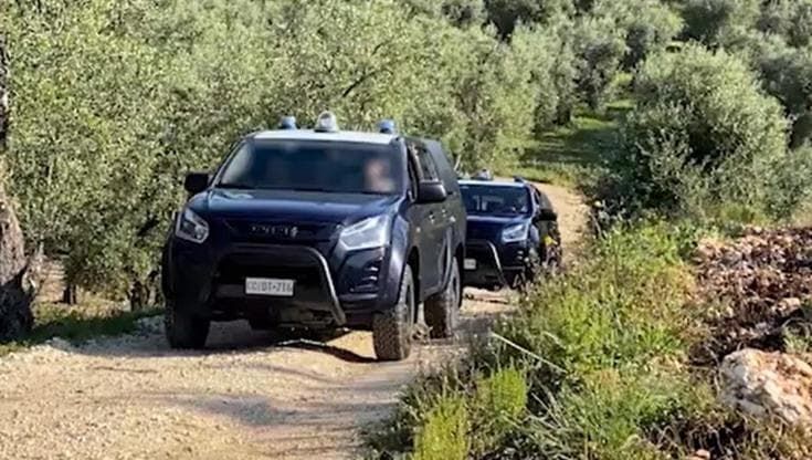 Ucciso e avvolto in lenzuola e sacchi di plastica nel Catanese, due persone sotto interrogatorio