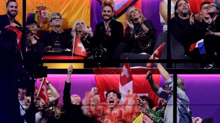 Vannacci, il disprezzo per la vittoria di Nemo all’Eurovision: “Il mondo al contrario, sempre più nauseante”. Salvini: “Ha vinto ‘loro’, una moltitudine”